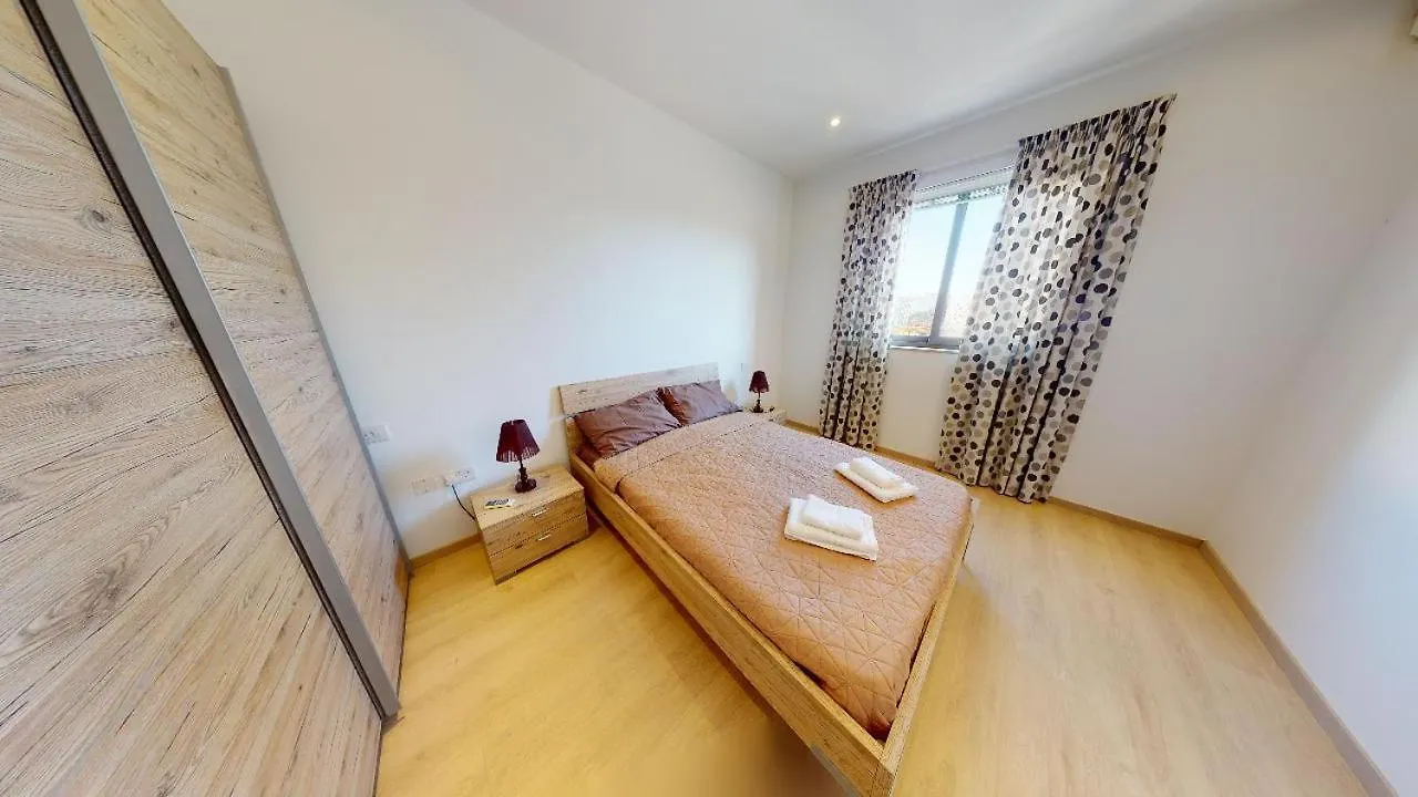 Spacious 2 Bedroom Apartment In Sliema