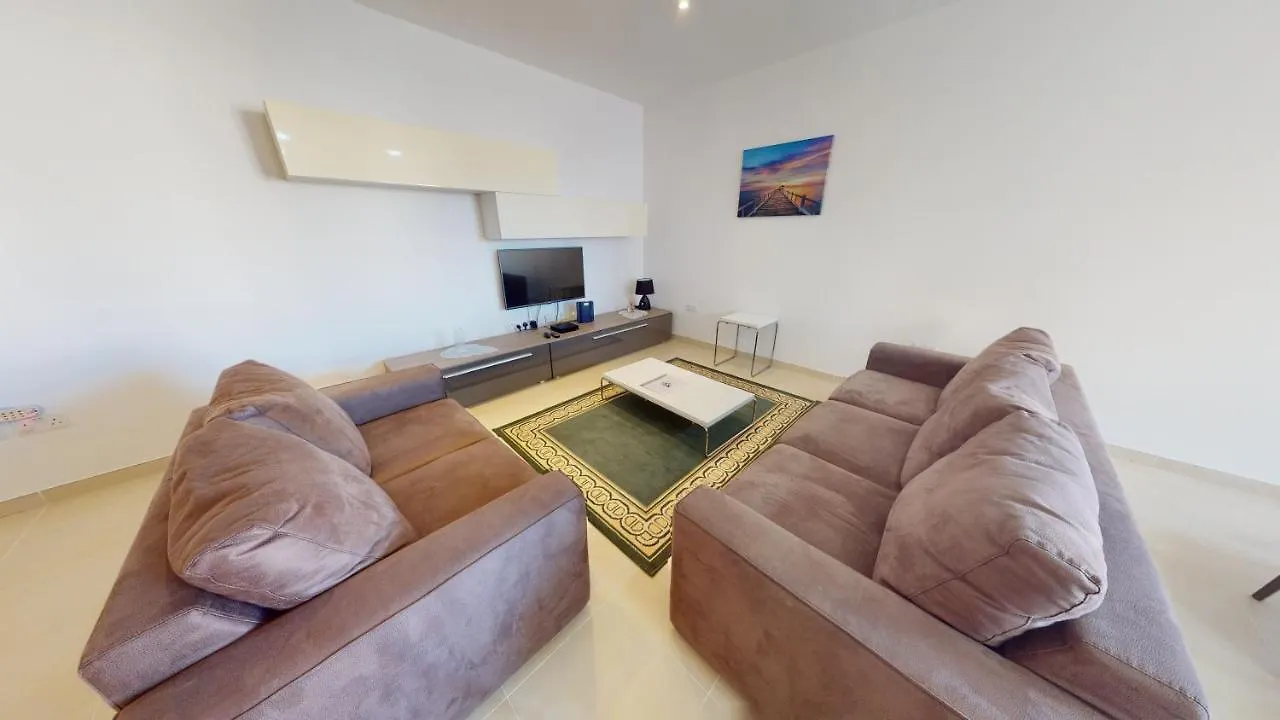 Spacious 2 Bedroom Apartment In Sliema