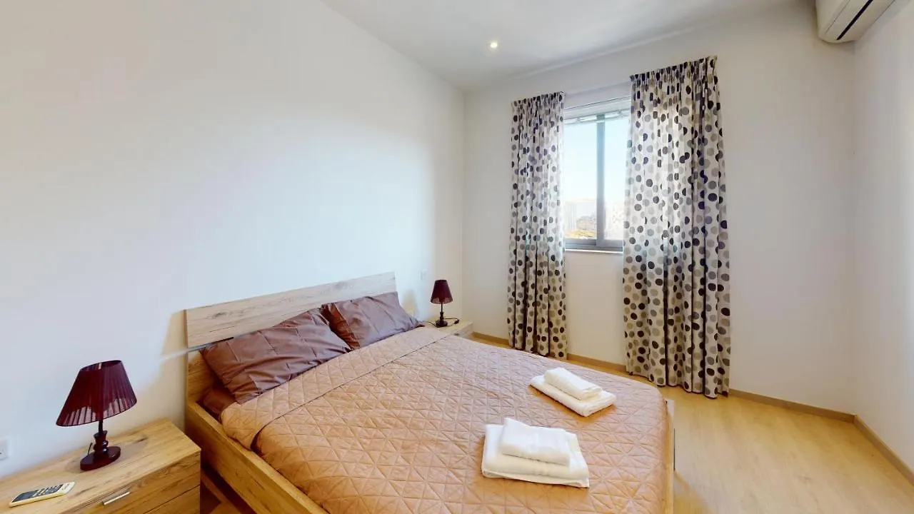 Spacious 2 Bedroom Apartment In Sliema