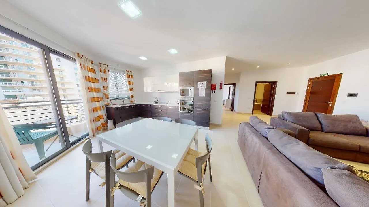 Spacious 2 Bedroom Apartment In Sliema