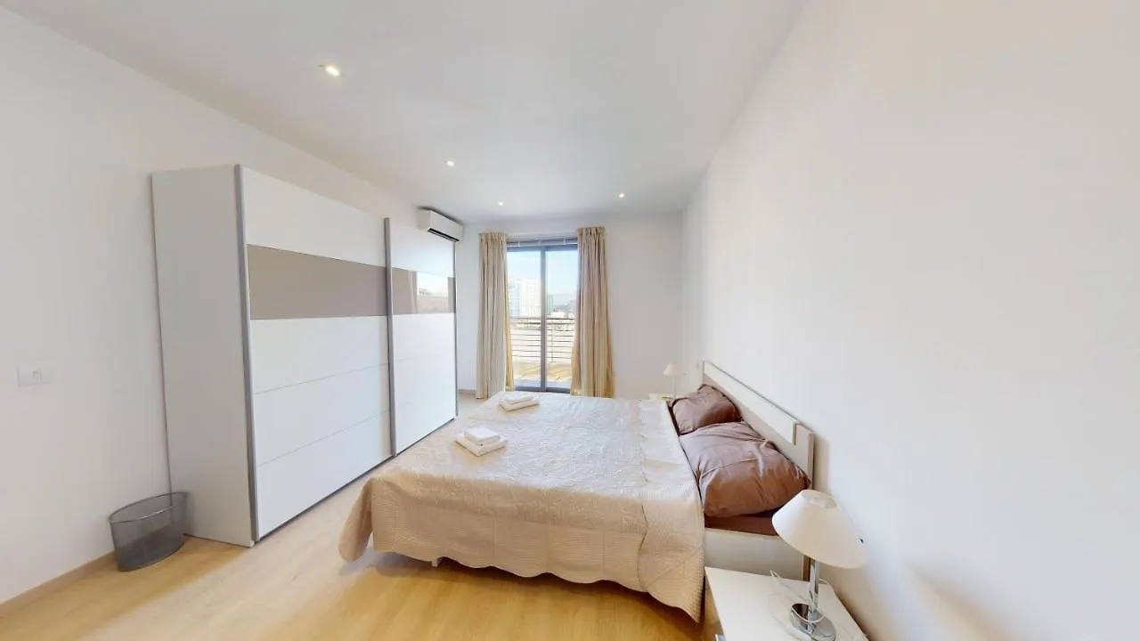 Spacious 2 Bedroom Apartment In Sliema